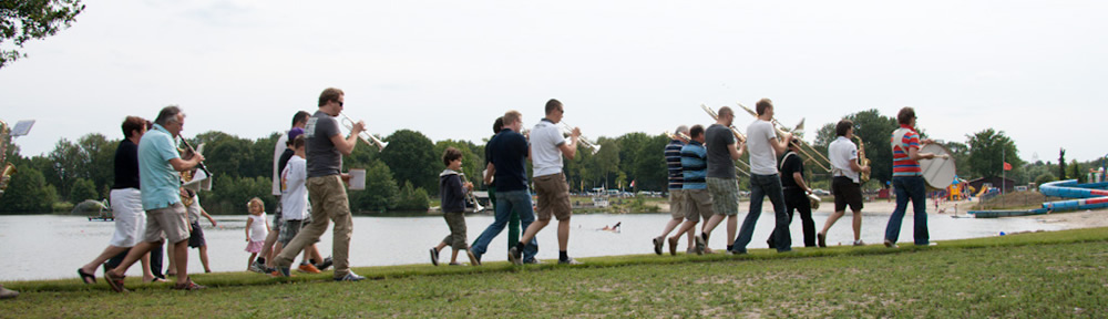 Hosbengels langs het water - header